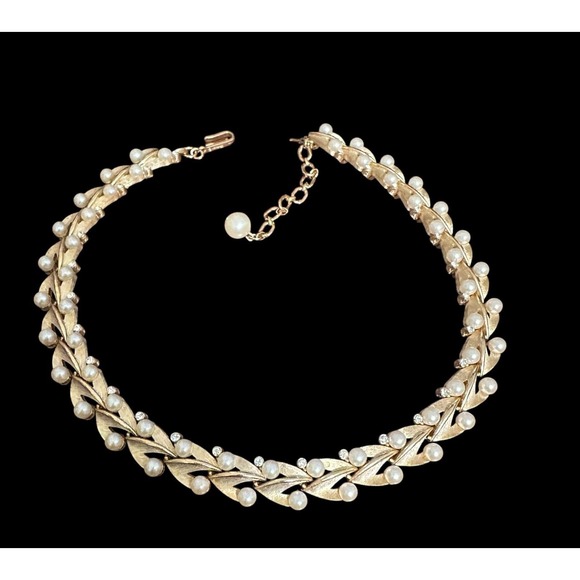 Trifari Jewelry - Vintage Trifari Brushed Goldtone Leaf Pearl Rhinestone Necklace